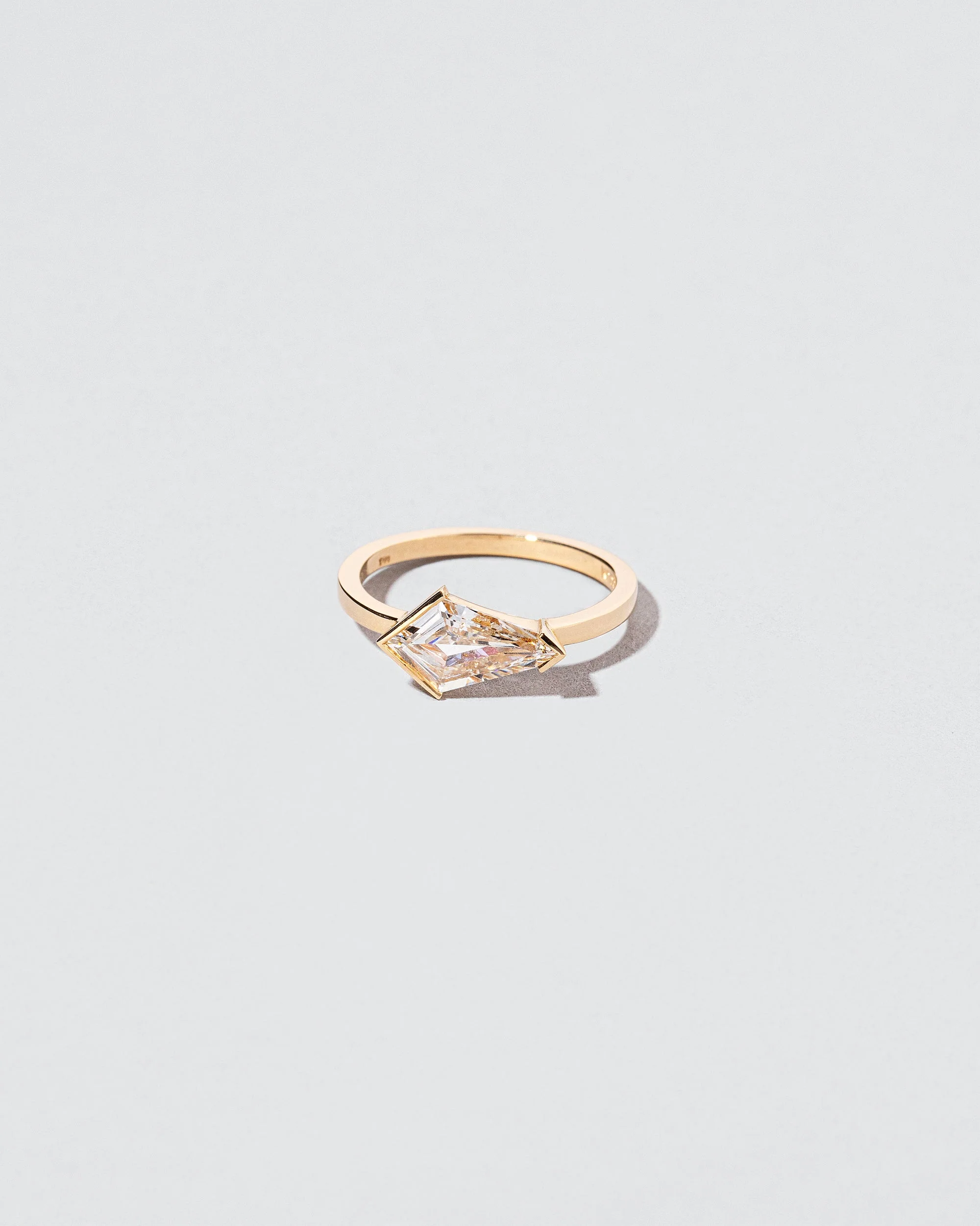 Dione Ring