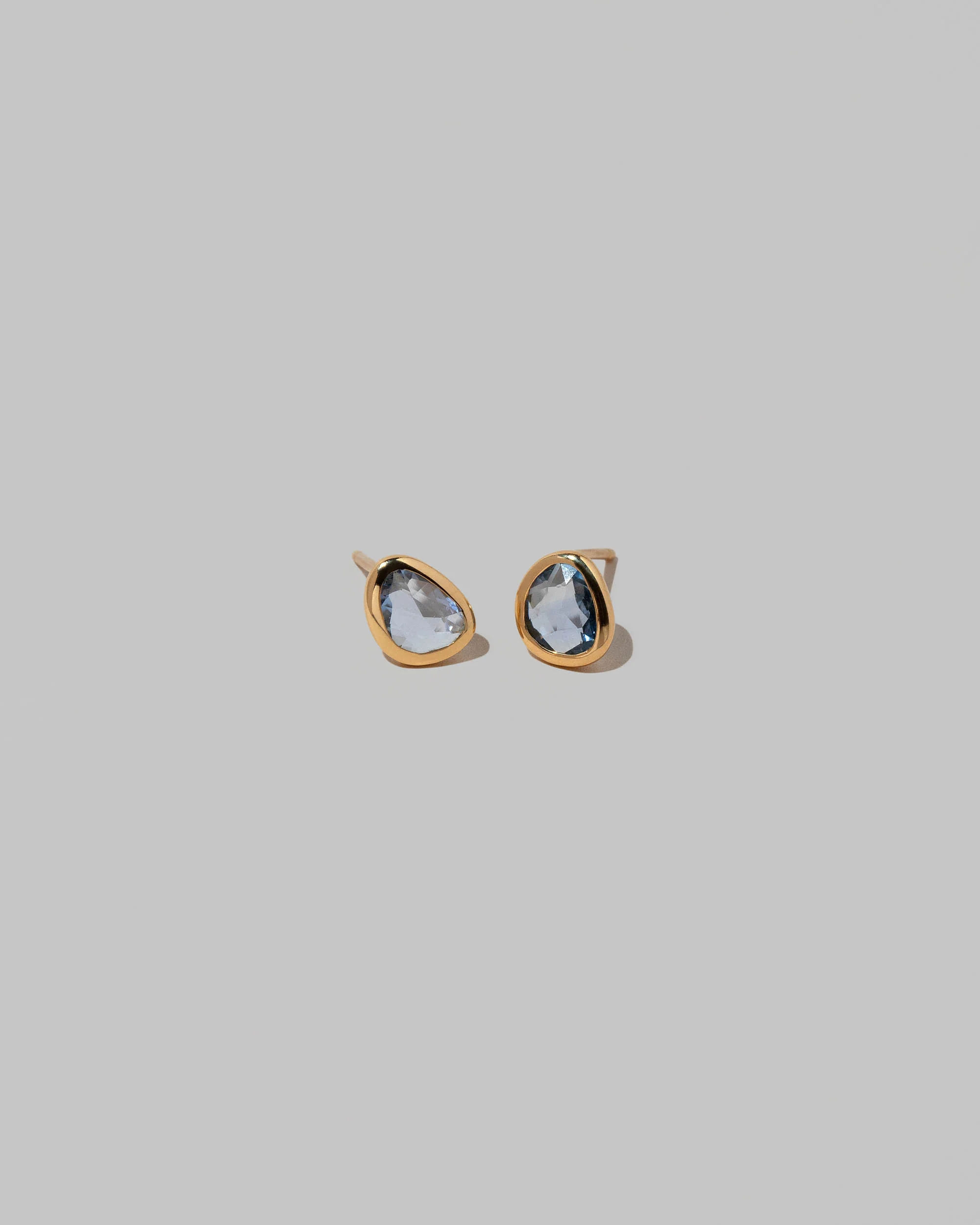 Gusher Blue Sapphire Stud Earrings 003