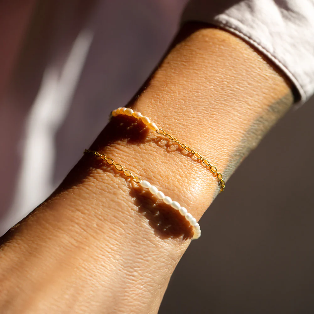 Half Oval Chain & Peony Seed Pearl Bracelet - Image 3