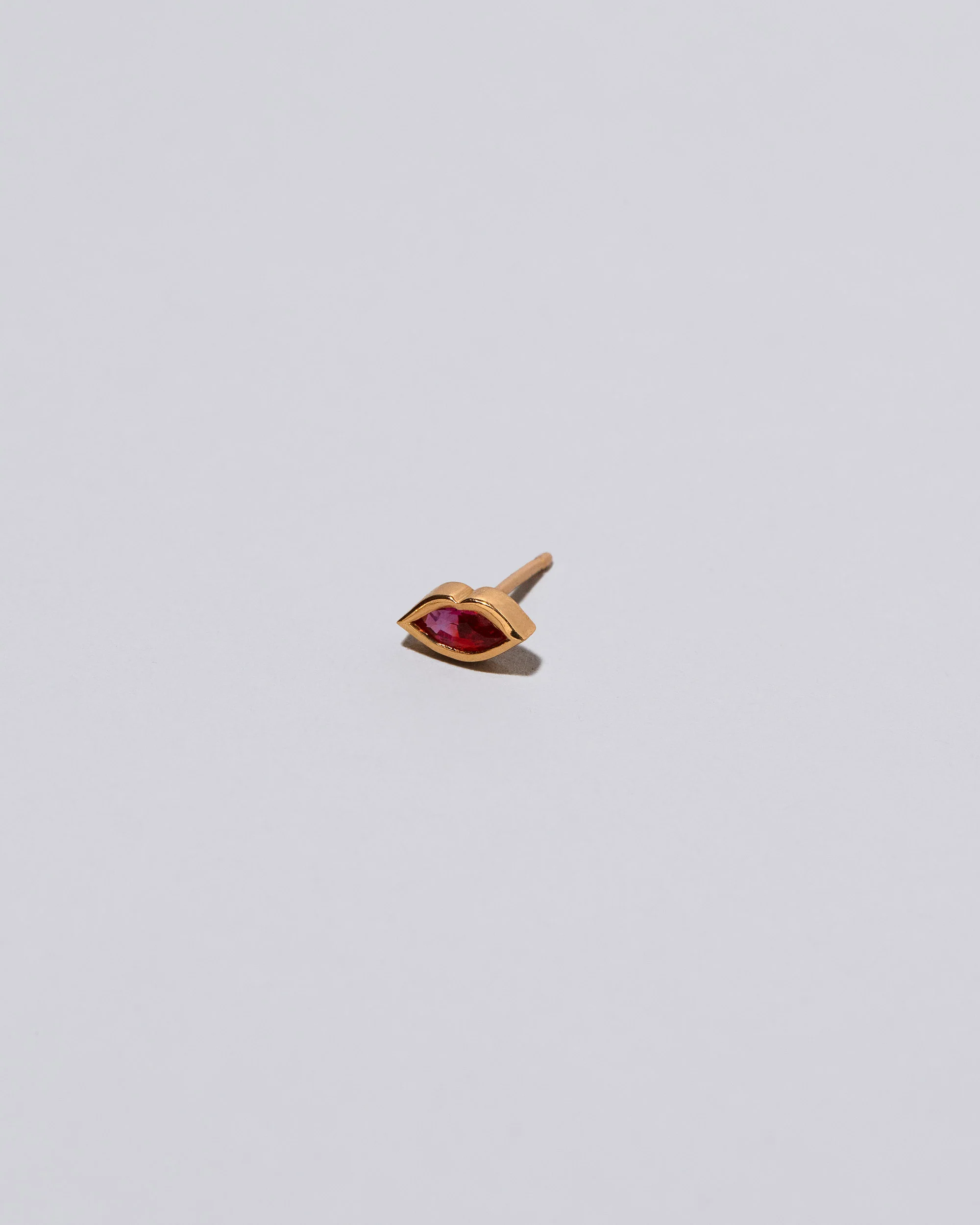 Kiss Stud Earring Single - Image 2