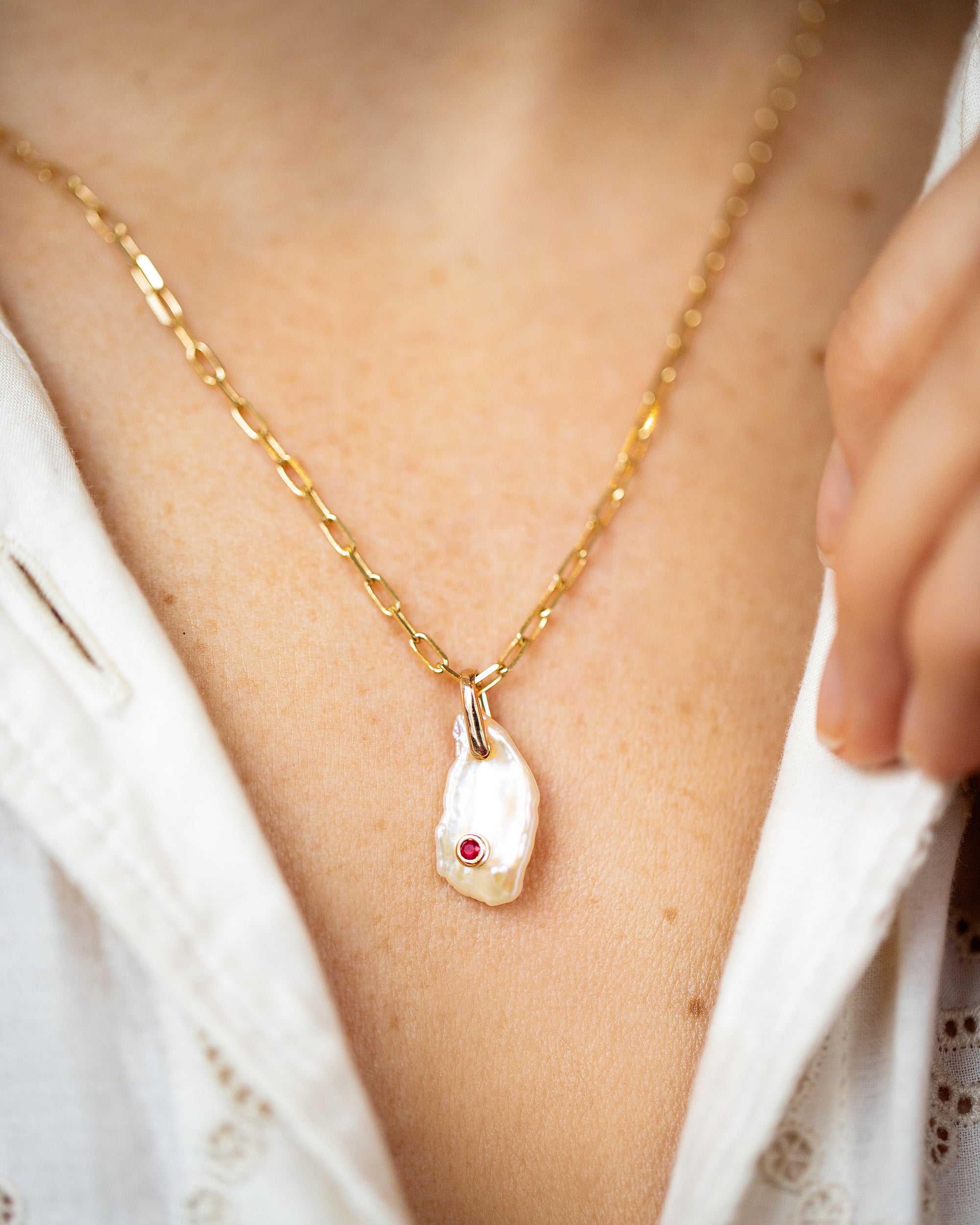 January Birthstone Pearl Pendant With Garnet - Image 2