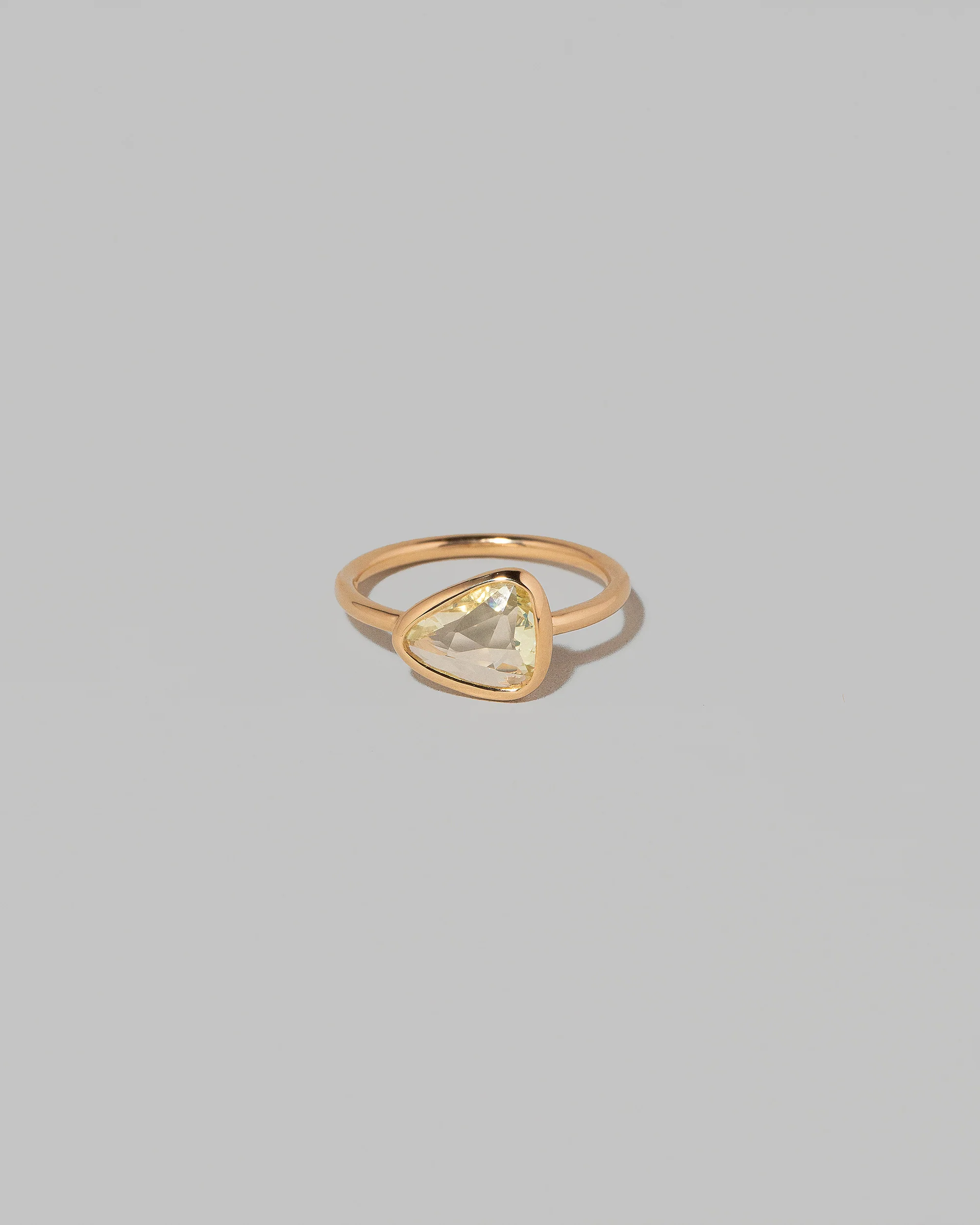Gusher Chartreuse Sapphire Ring 003