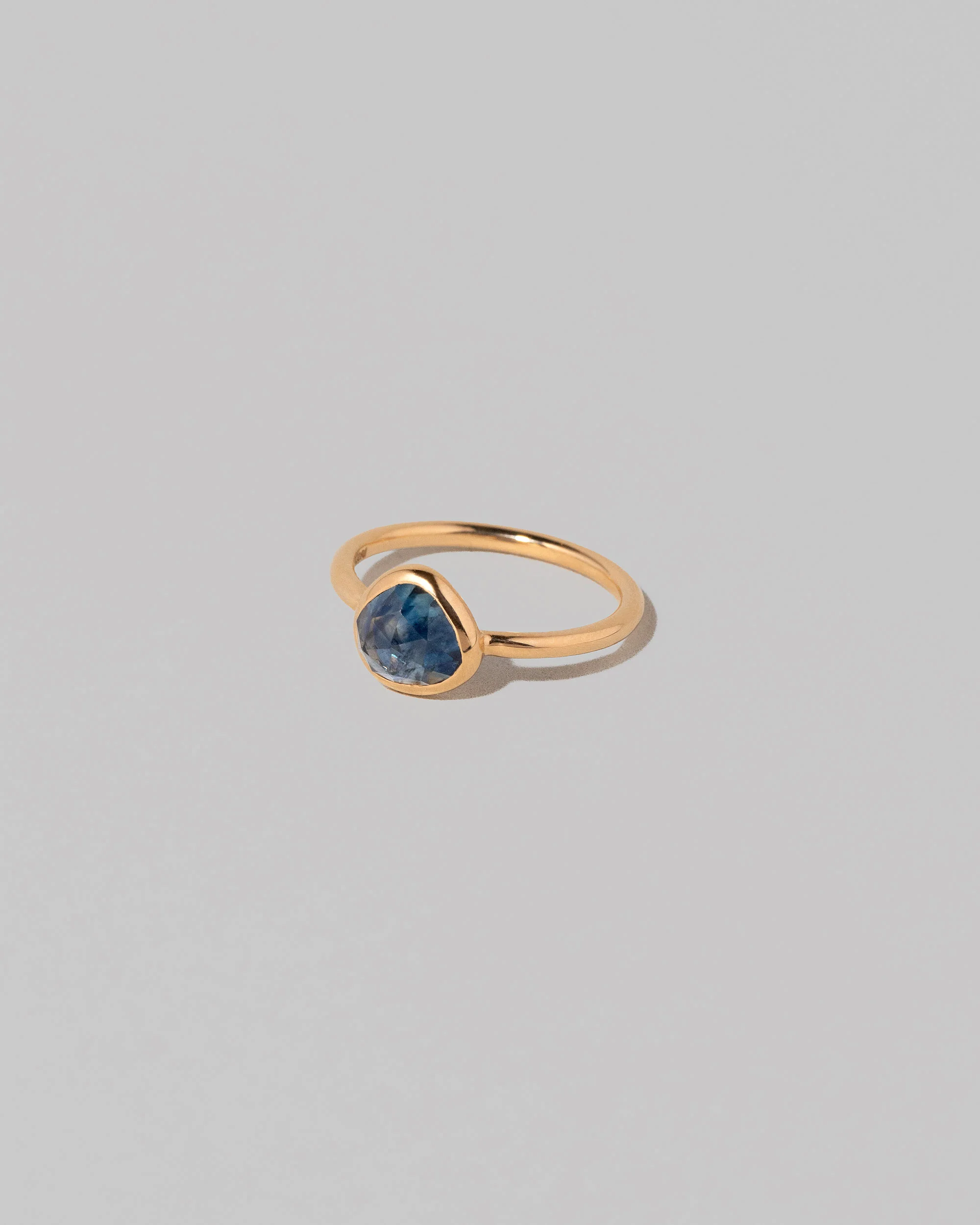 Gusher Blue Sapphire Ring 005 - Image 2