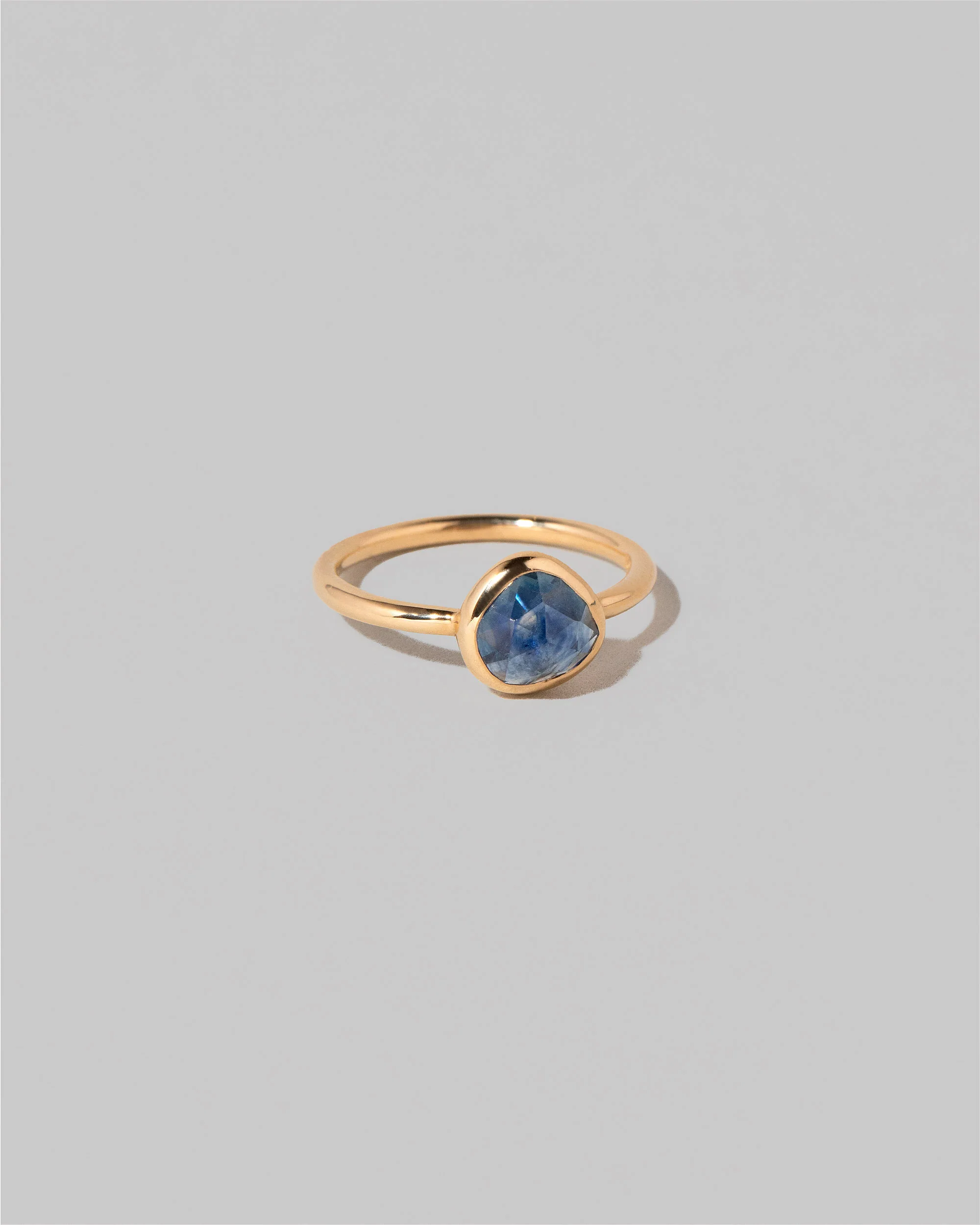 Gusher Blue Sapphire Ring 005 - Image 3