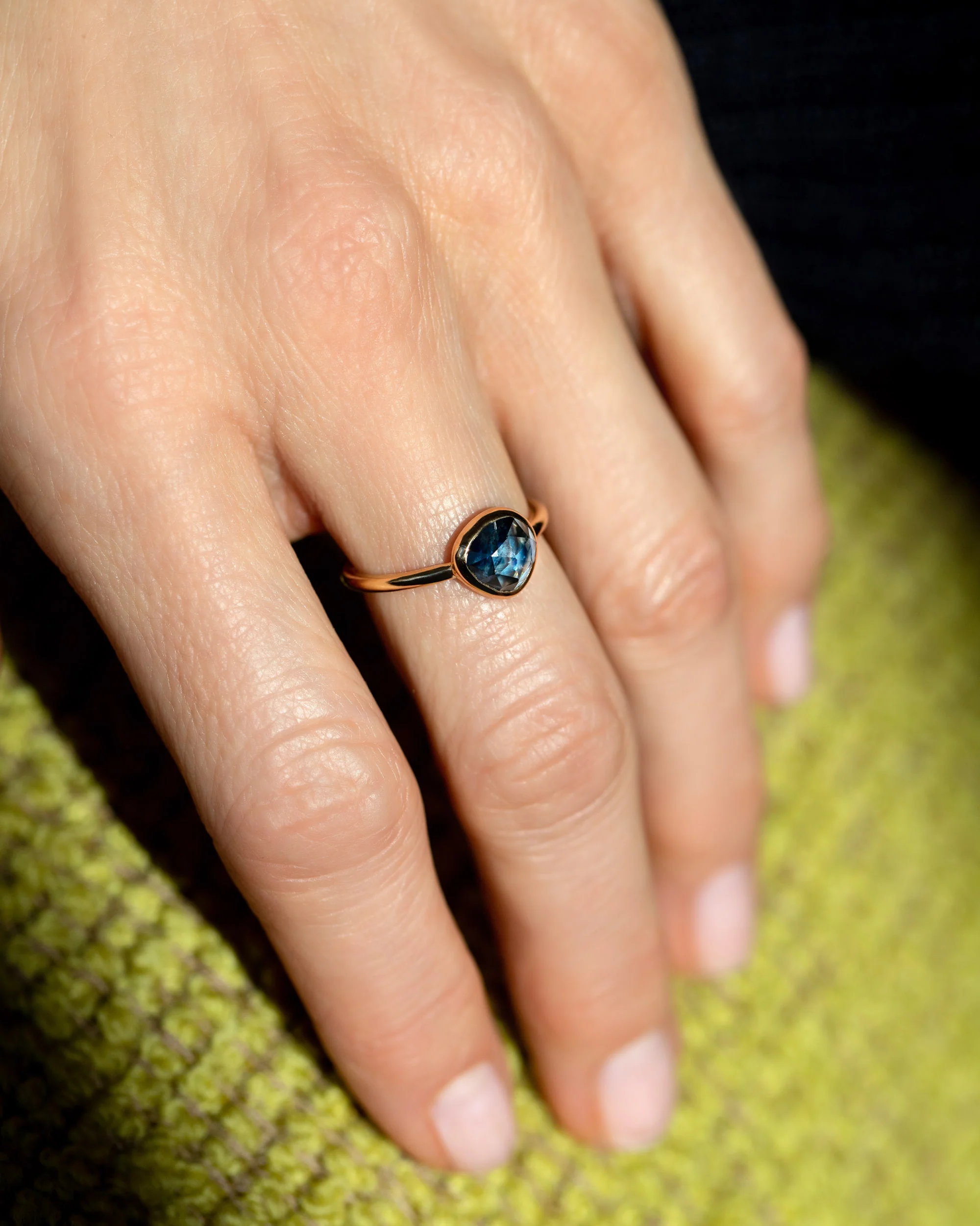 Gusher Blue Sapphire Ring 005 - Image 5
