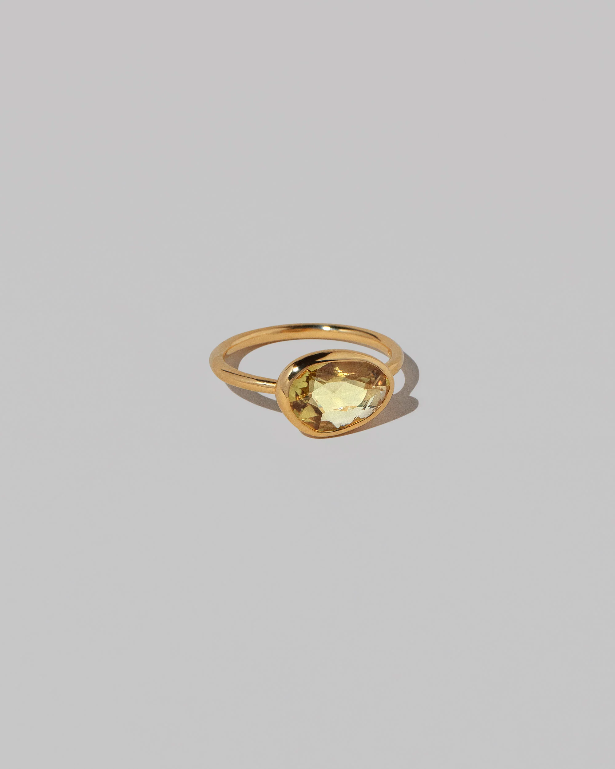 Gusher Yellow Sapphire Ring 033 - Image 3