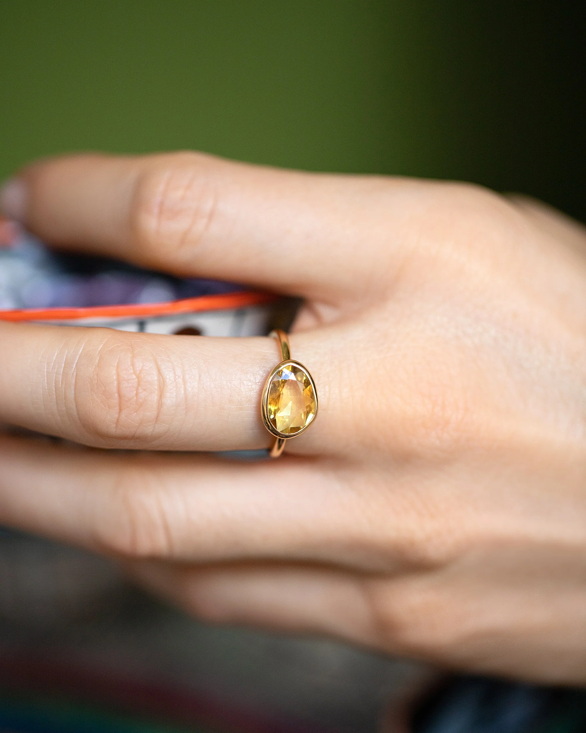 Gusher Yellow Sapphire Ring 033 - Image 4