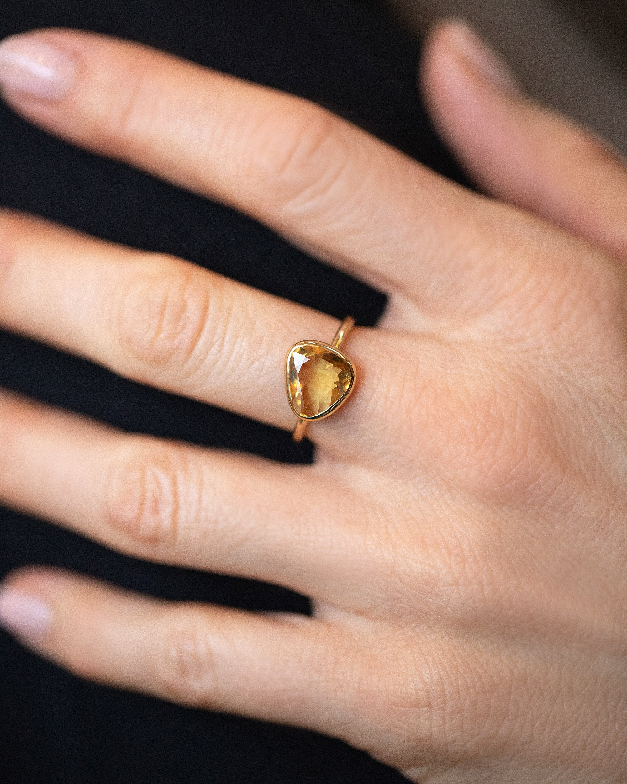 Gusher Yellow Sapphire Ring 035 - Image 4
