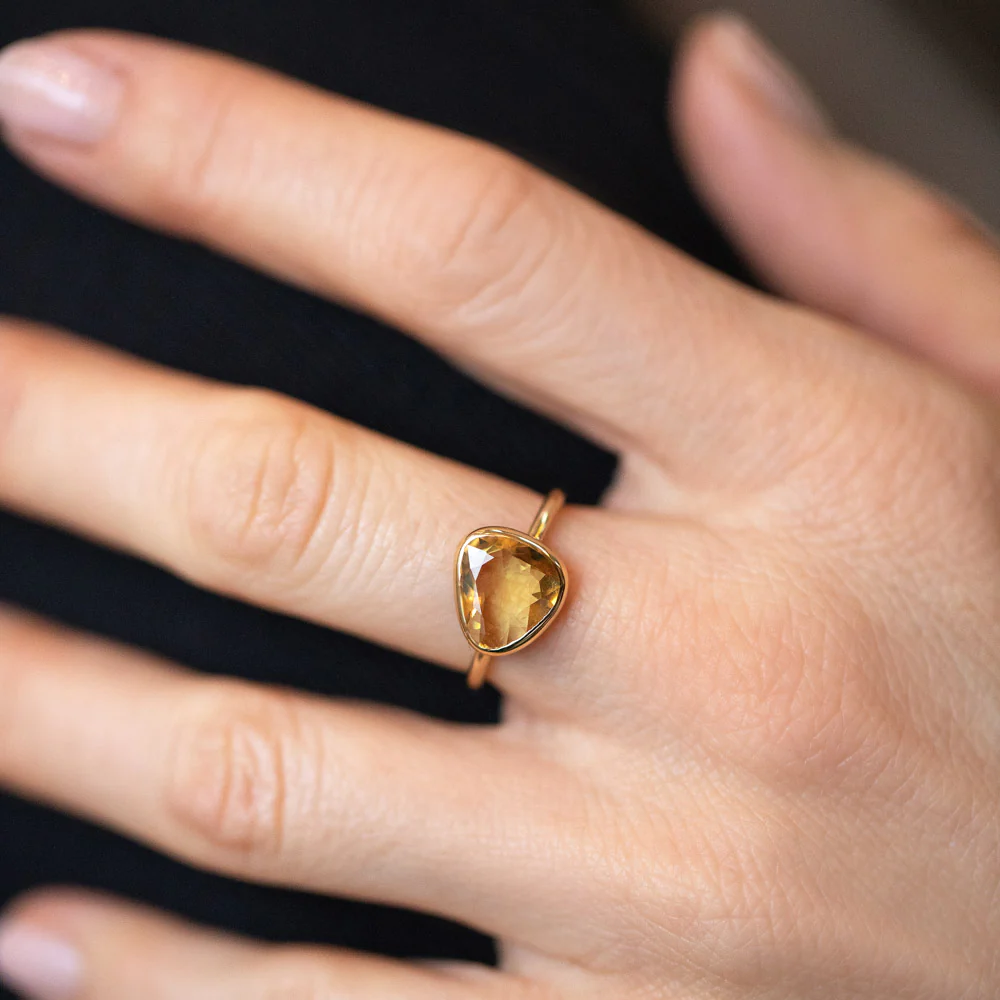 Gusher Yellow Sapphire Ring 035 - Image 5