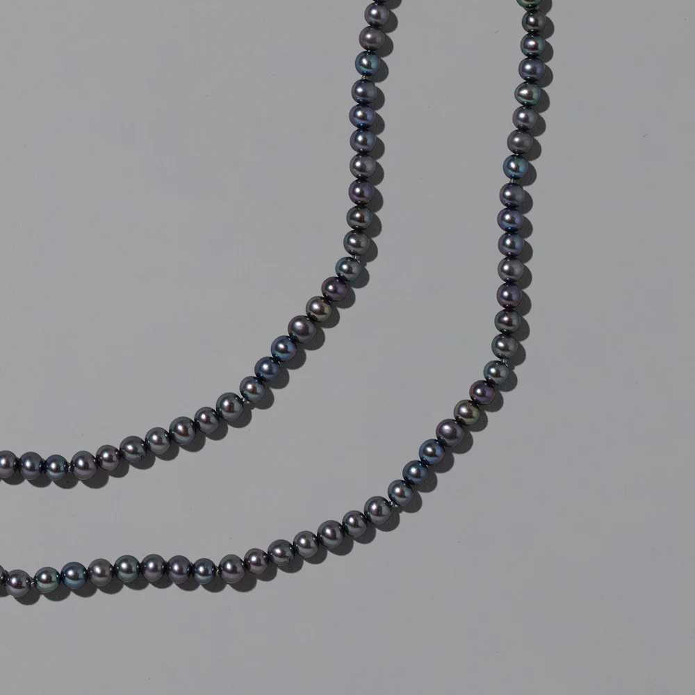 Peacock Round Seed Pearl Necklace - Image 2