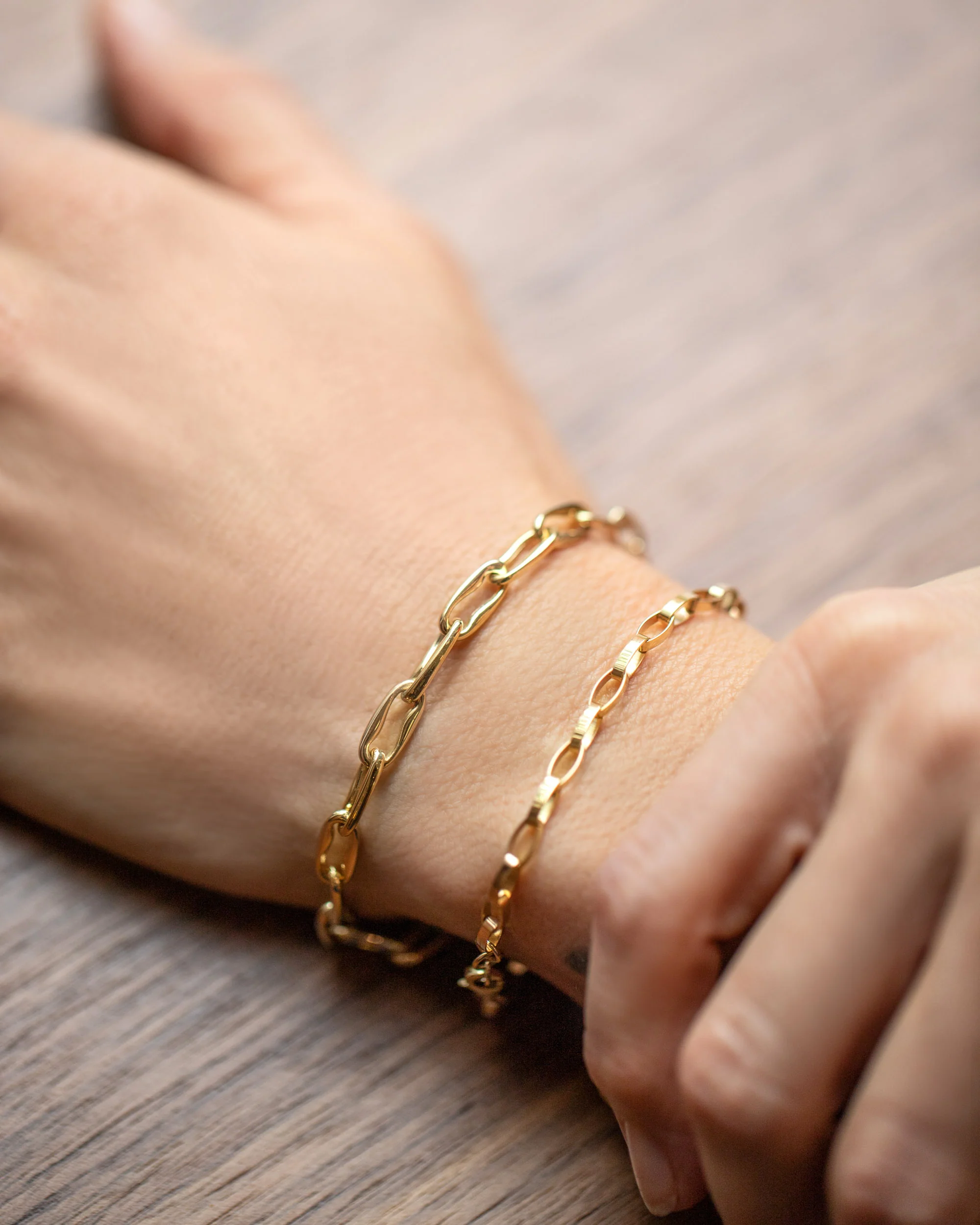 Wavy Link Chain Bracelet - Image 3